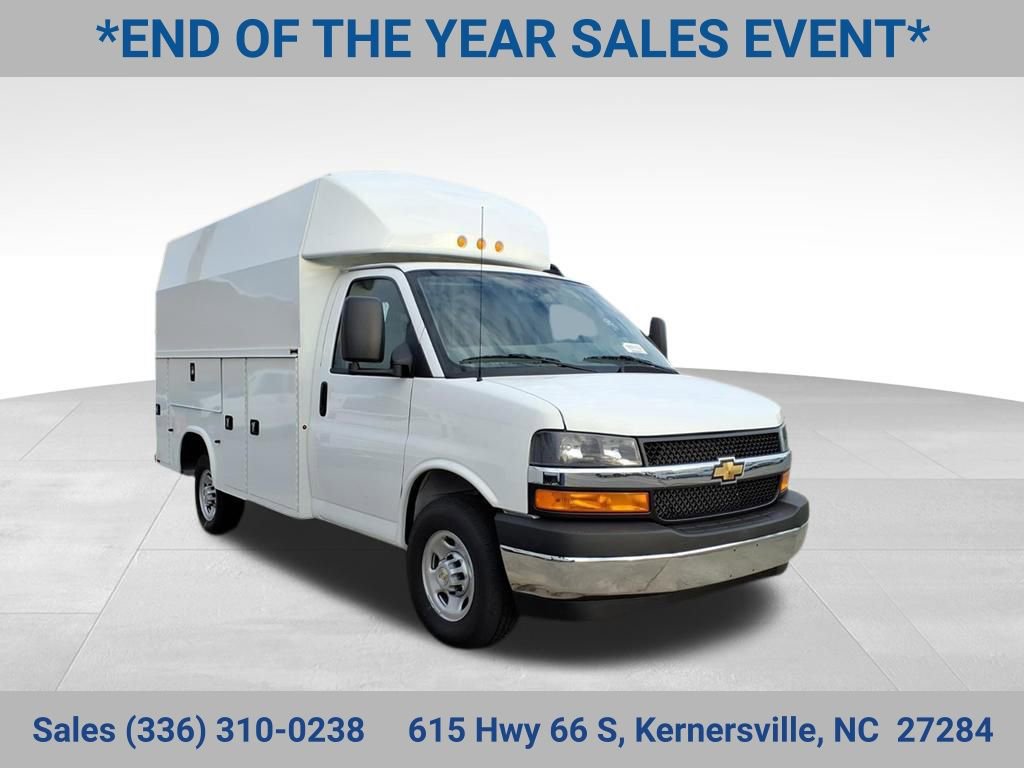 2025 Chevrolet Express Cutaway Base's photo