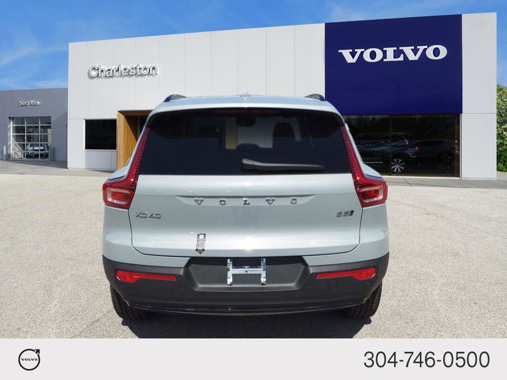 2025 Volvo XC40 Plus photo 4