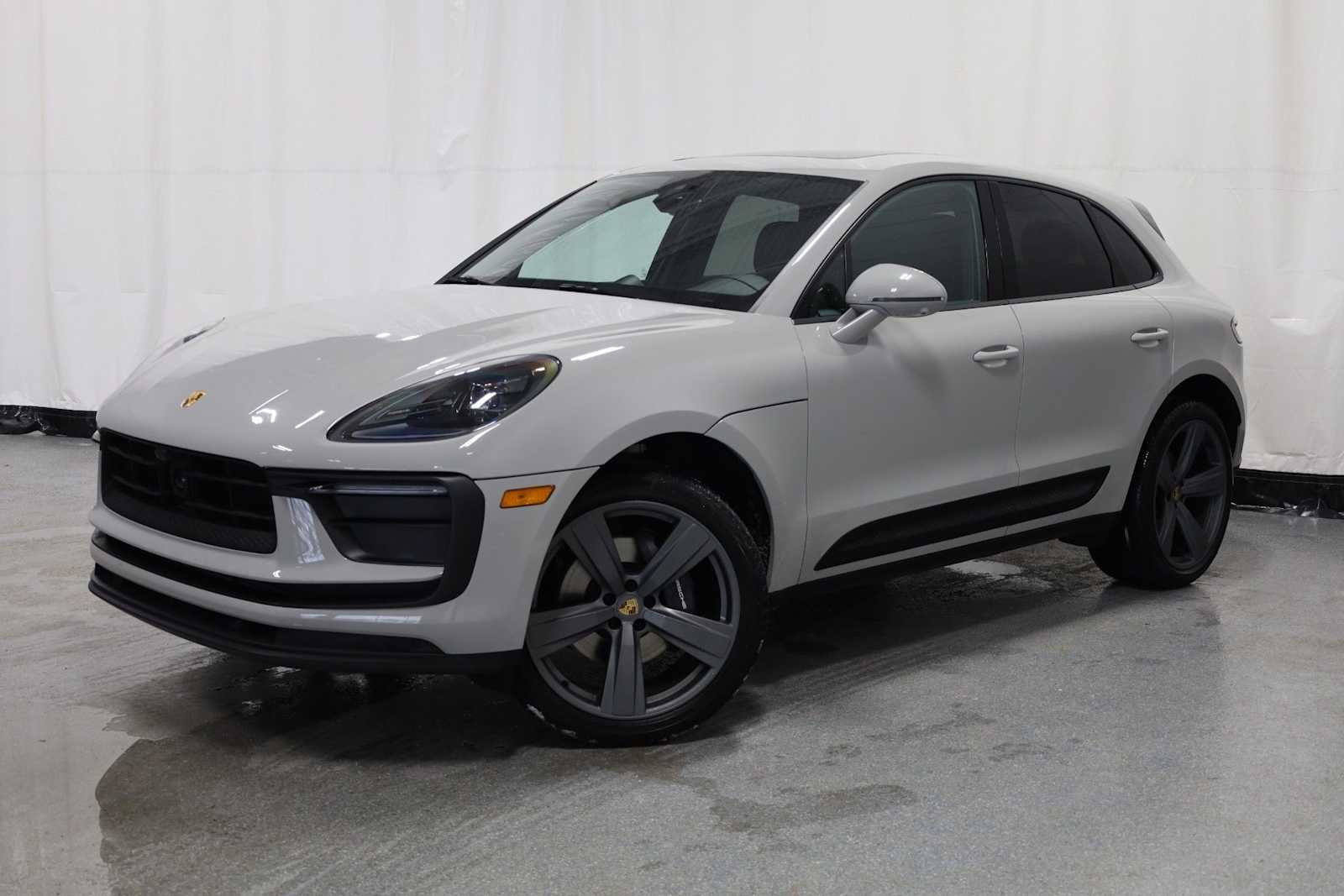2025 Porsche Macan T's photo