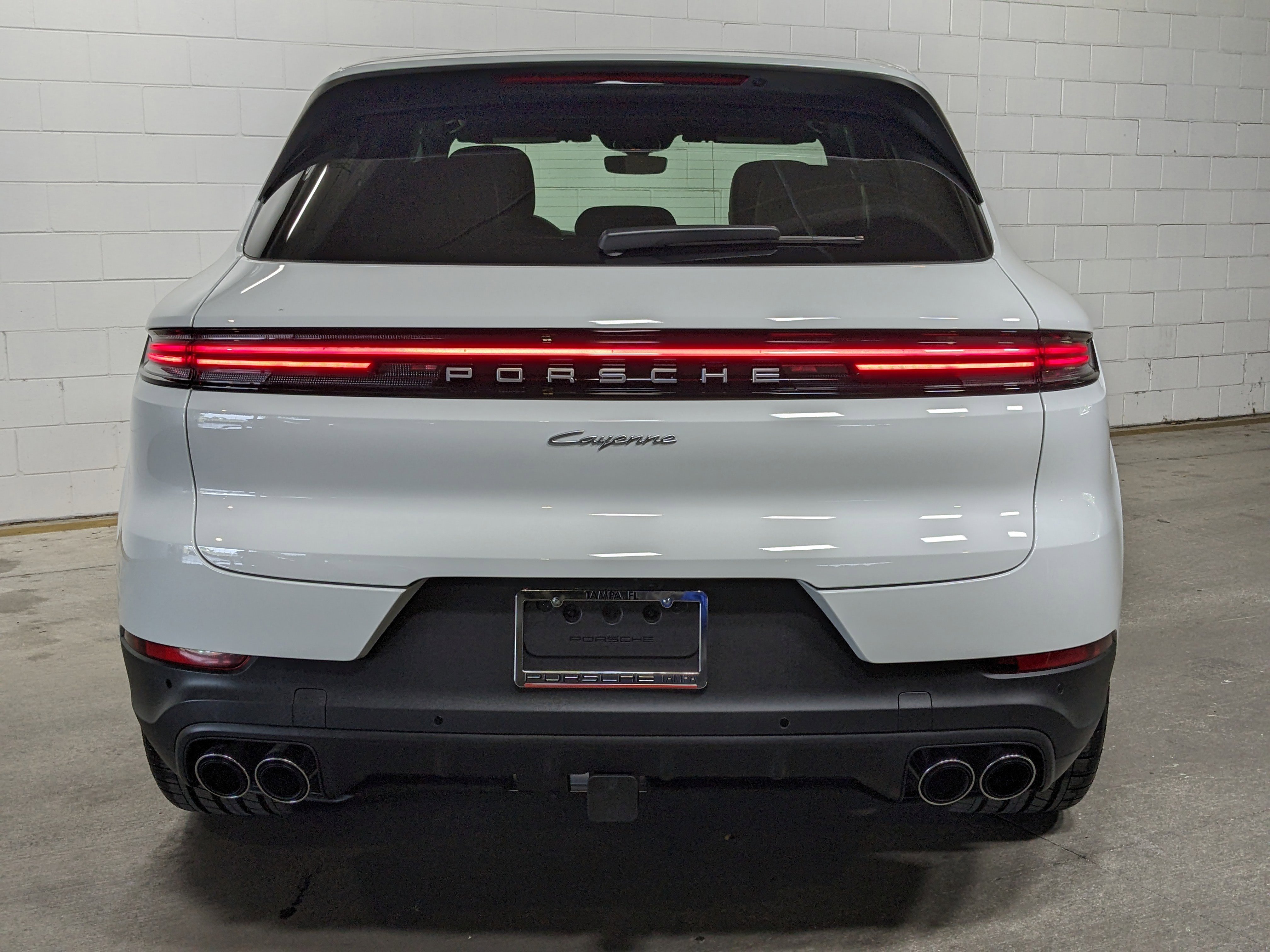 2025 Porsche Cayenne photo 2