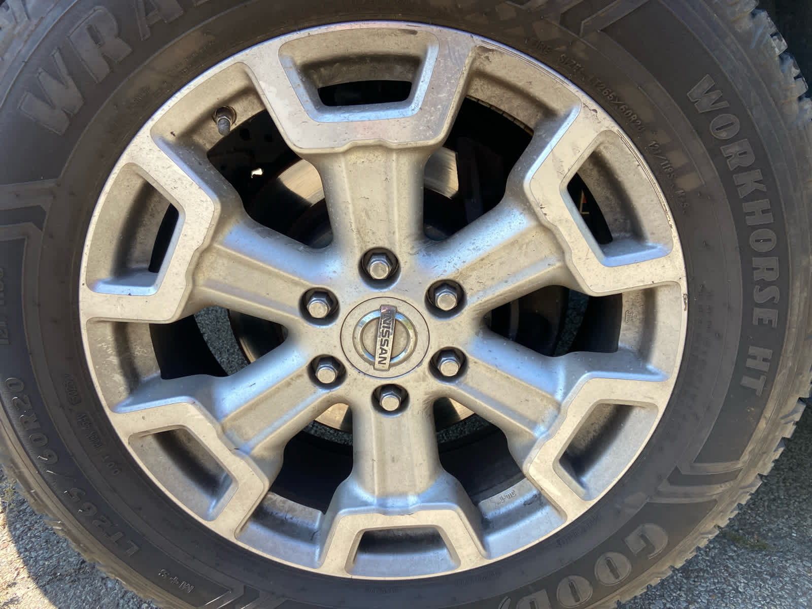 2017 Nissan Titan SV Crew Cab photo 11