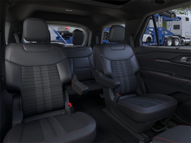 2025 Ford Explorer ST-Line photo 7