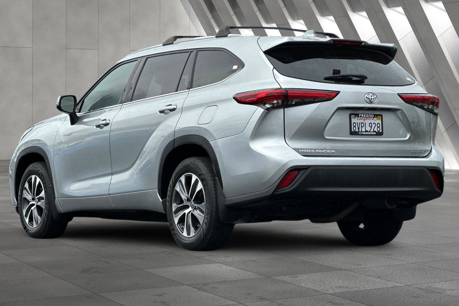 2021 Toyota Highlander XLE photo 5