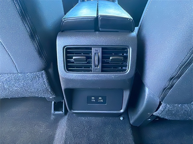 2023 Nissan Rogue SV photo 17