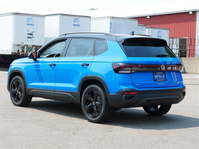 2025 Volkswagen Taos SE photo 3