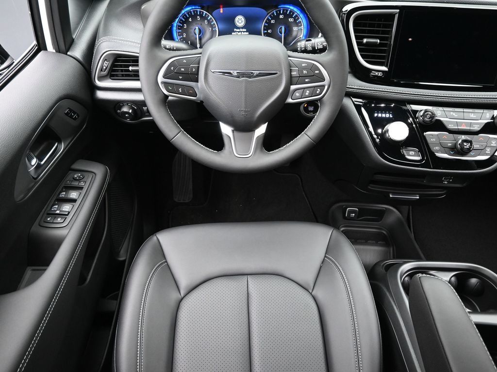2026 Chrysler Pacifica photo 11