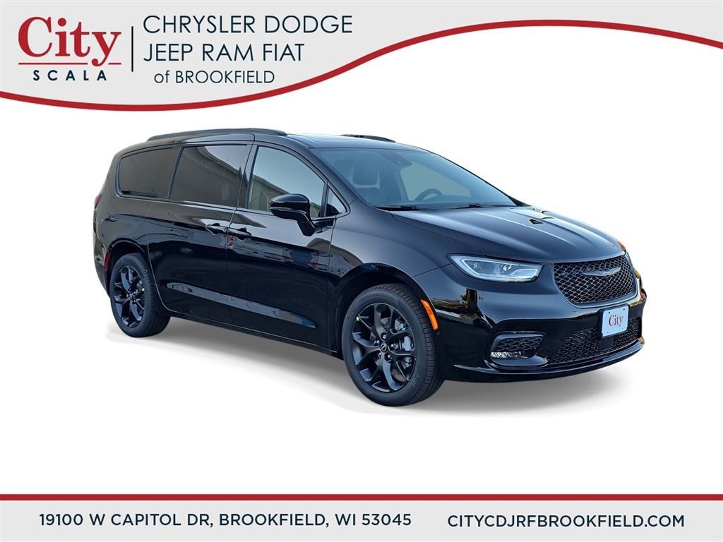 2026 Chrysler Pacifica Limited's photo