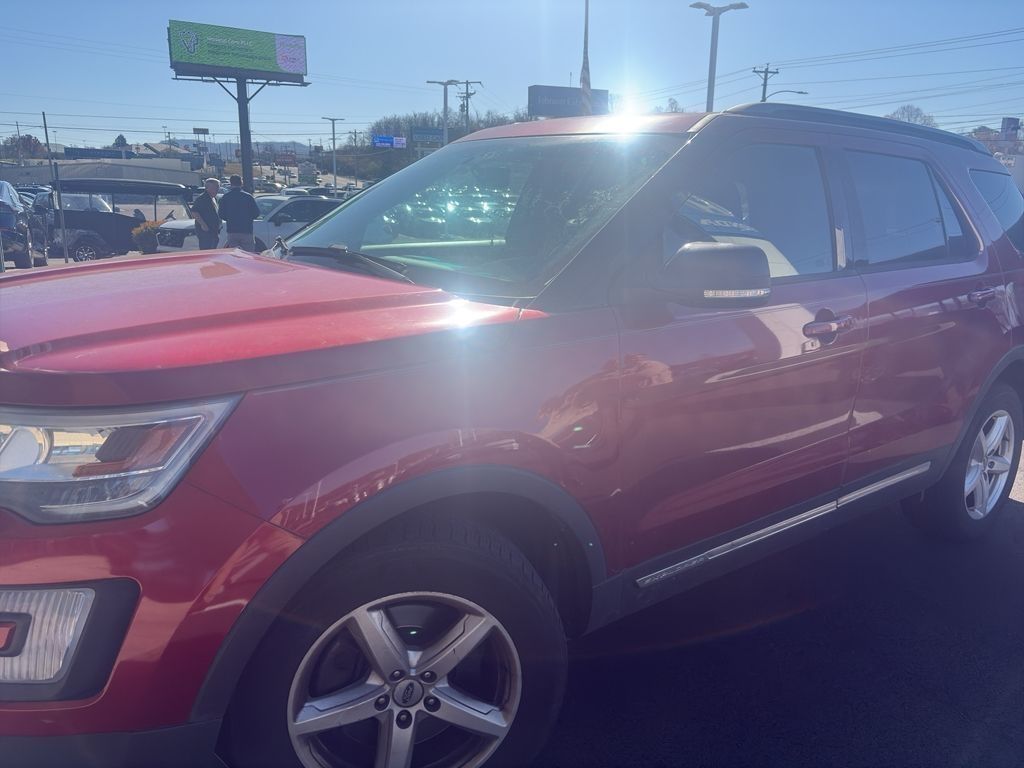 2016 Ford Explorer XLT photo 3