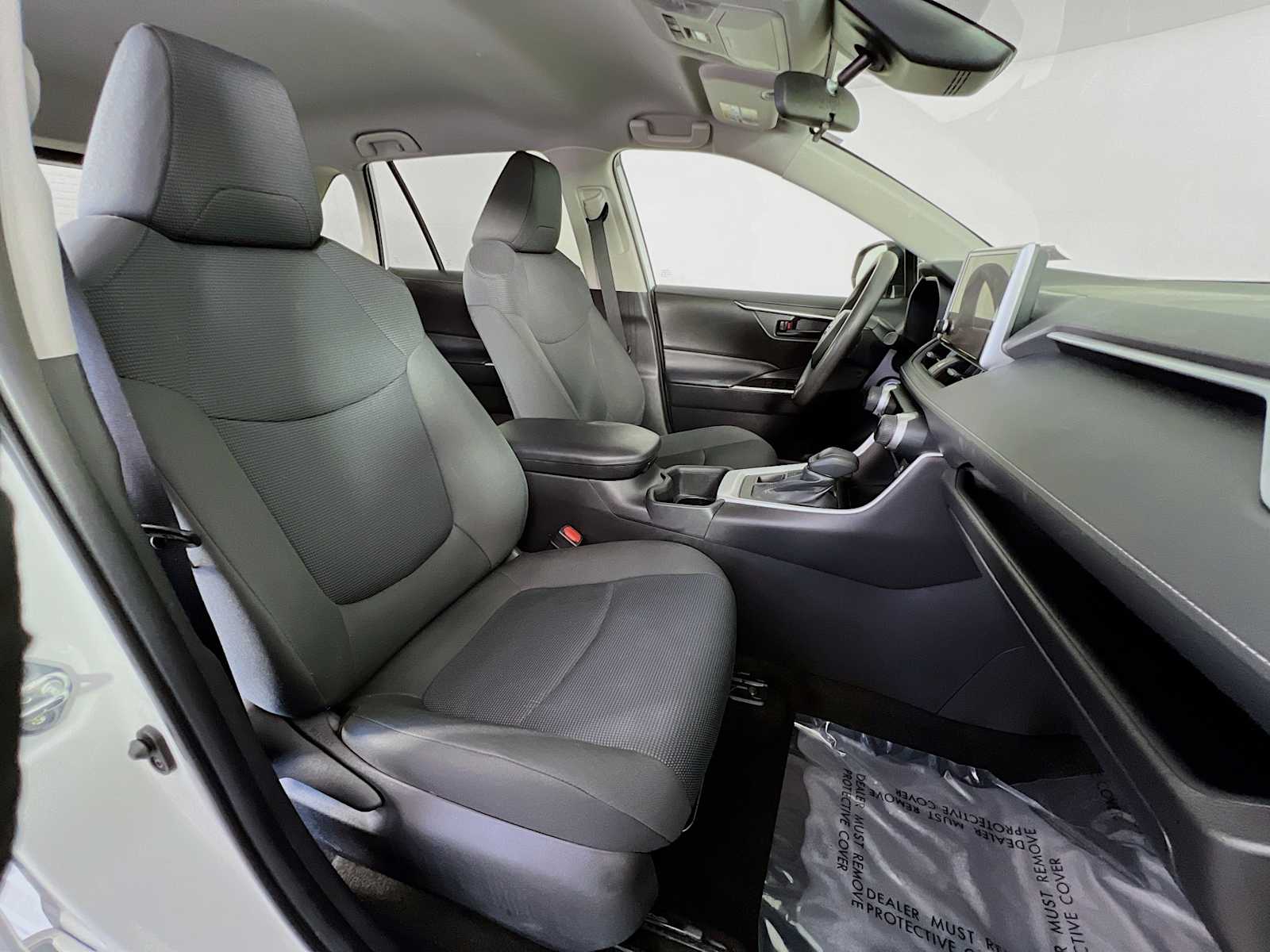 2023 Toyota RAV4 LE photo 25