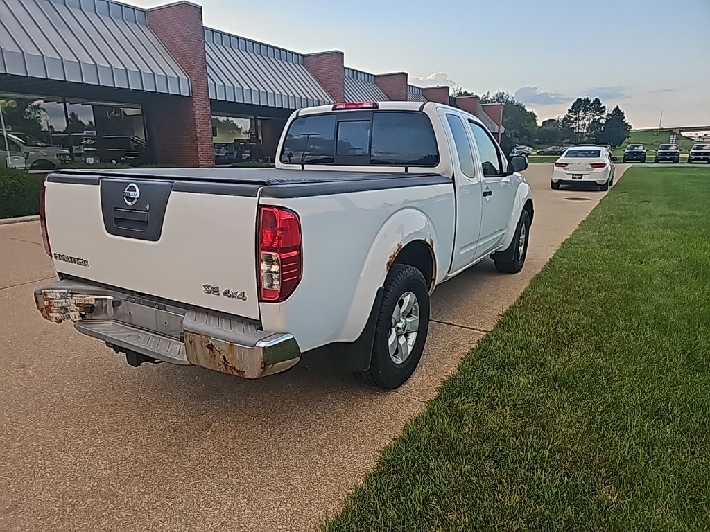 2010 Nissan Frontier SE photo 2