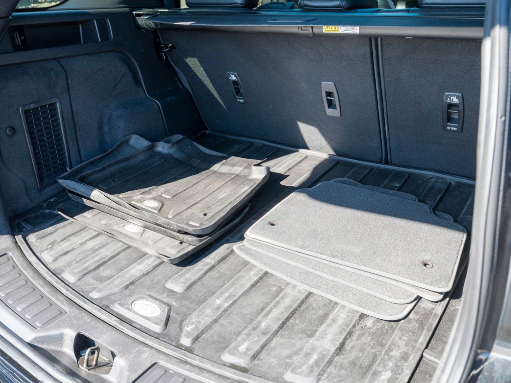 2025 Land Rover Discovery Sport SE photo 29
