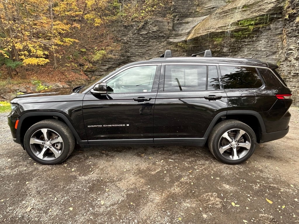 2023 Jeep Grand Cherokee Limited photo 2