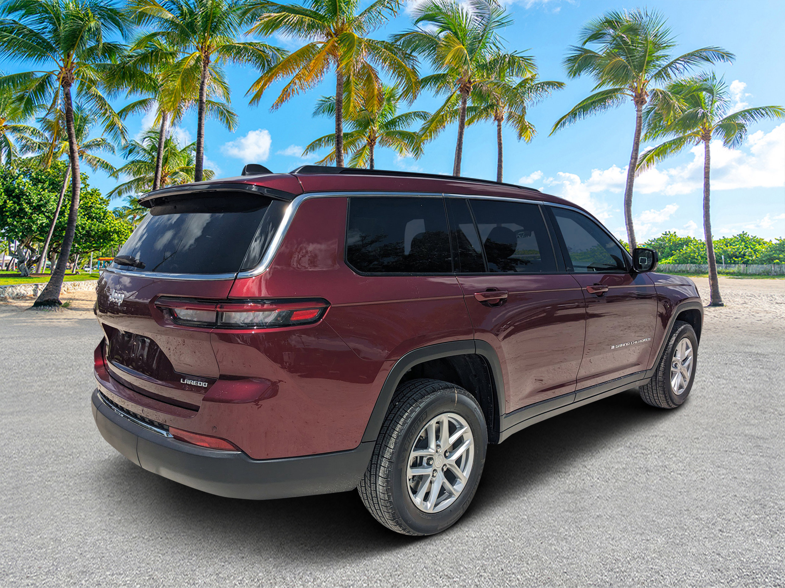 2025 Jeep Grand Cherokee Laredo X photo 3