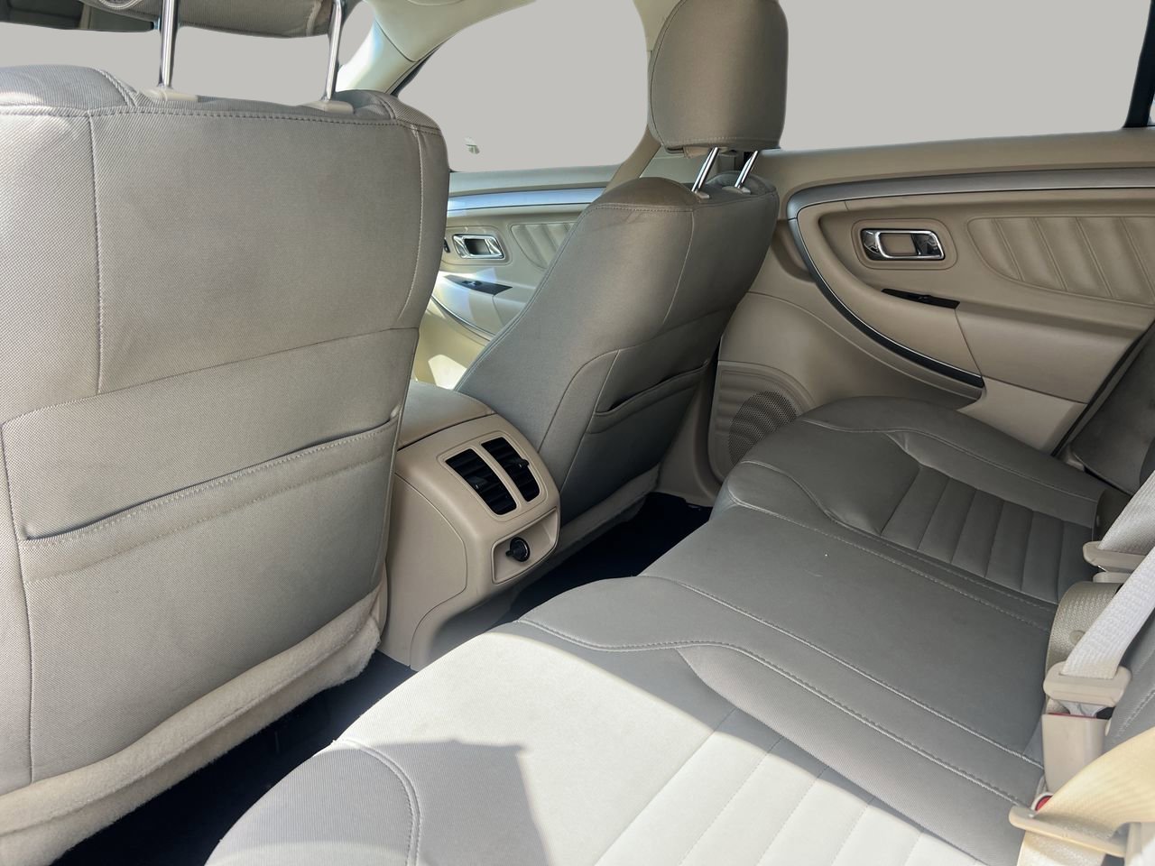 2018 Ford Taurus SE photo 15