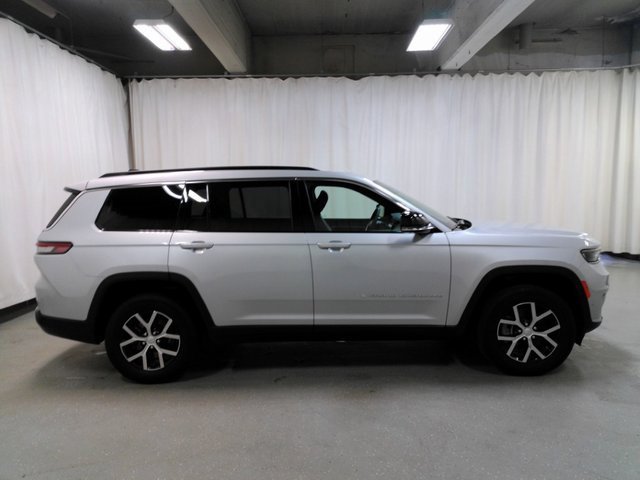 2024 Jeep Grand Cherokee Limited photo 2