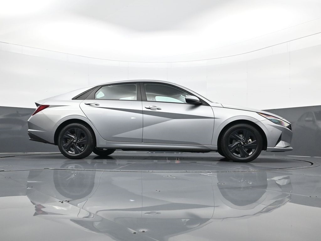 2023 Hyundai Elantra SEL photo 24