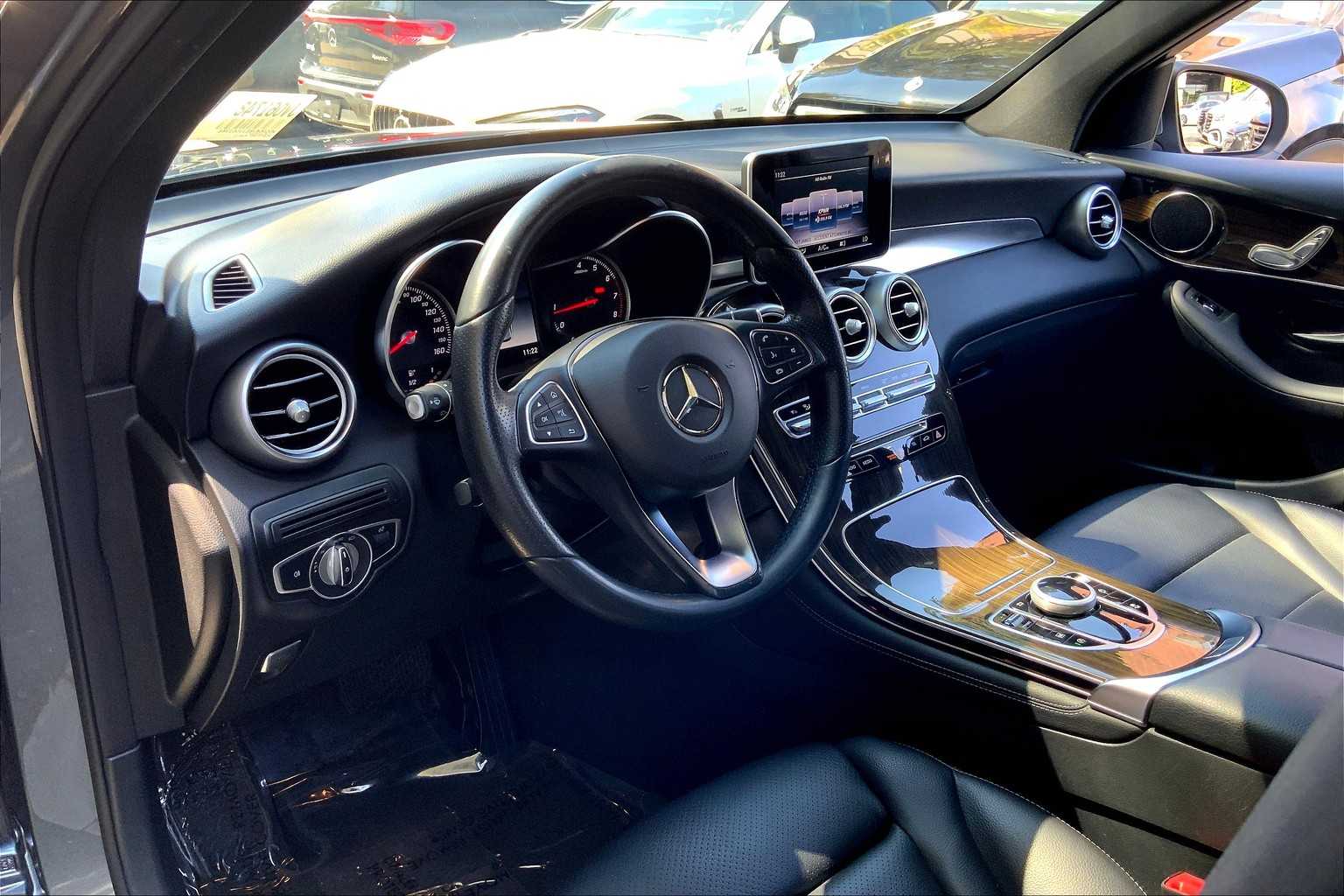 2018 Mercedes Benz GL 300 photo 16