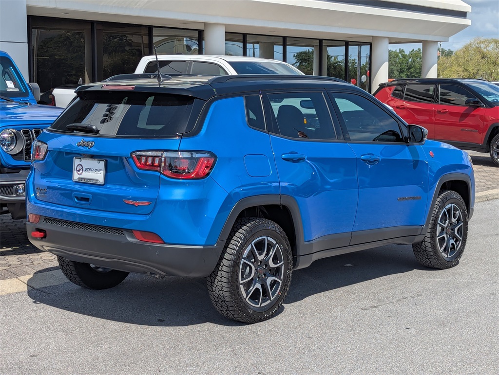 2026 Jeep Compass Trailhawk photo 4