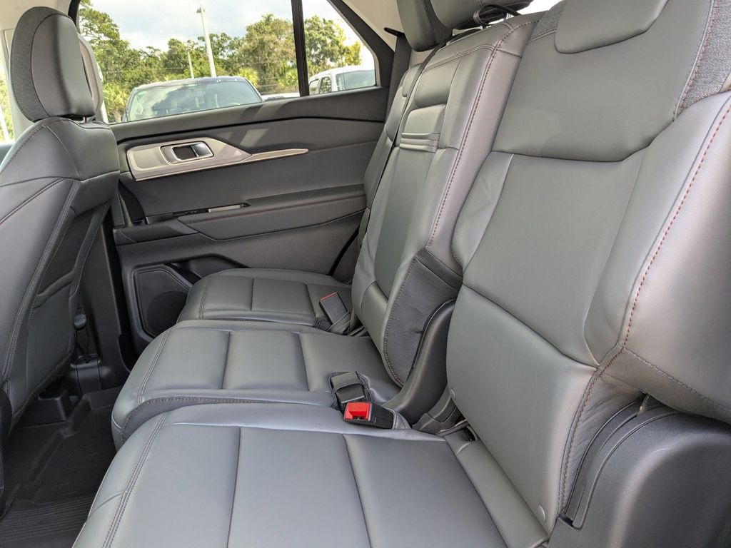 2025 Ford Explorer photo 15