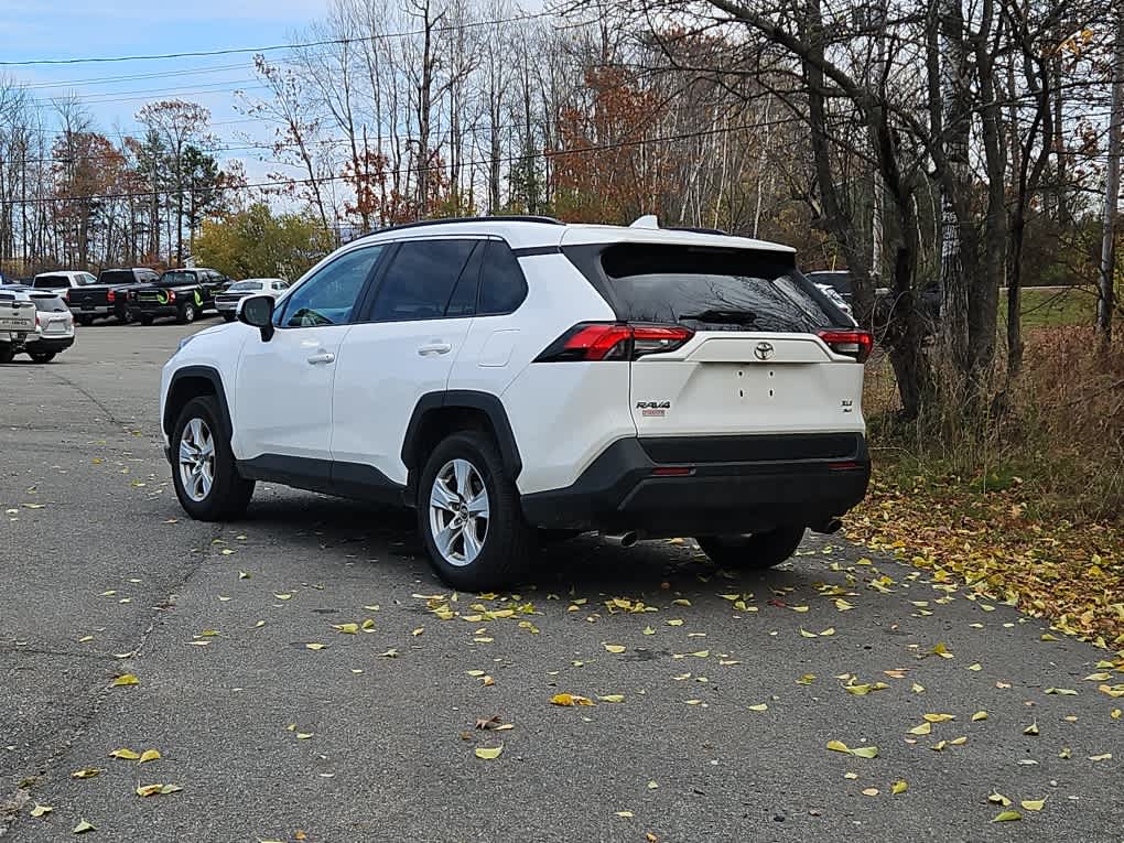 2020 Toyota RAV4 XLE photo 2
