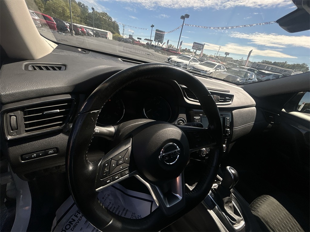 2020 Nissan Rogue SV photo 20