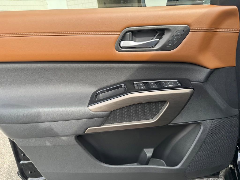 2025 Nissan Pathfinder Platinum photo 10