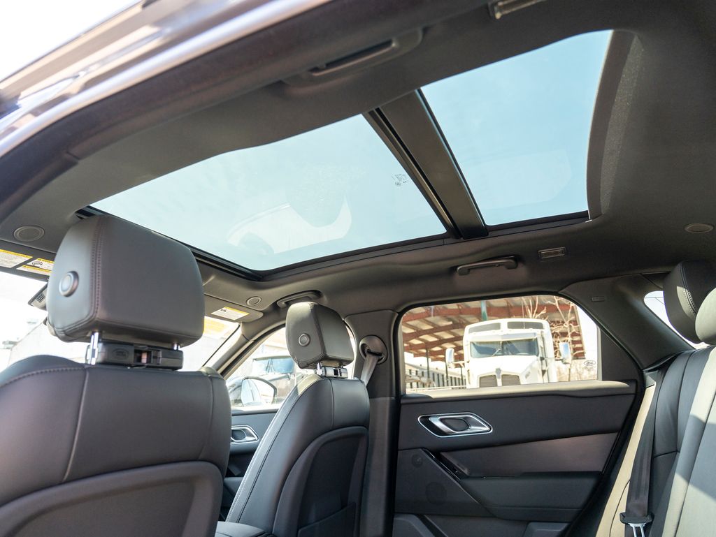 2026 Land Rover Range Rover Velar SE photo 20