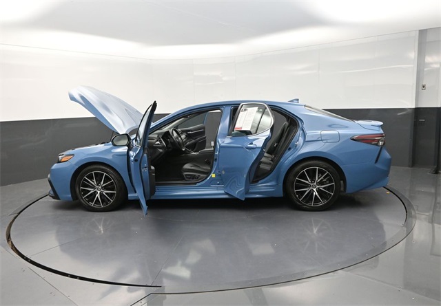 2023 Toyota Camry SE photo 32