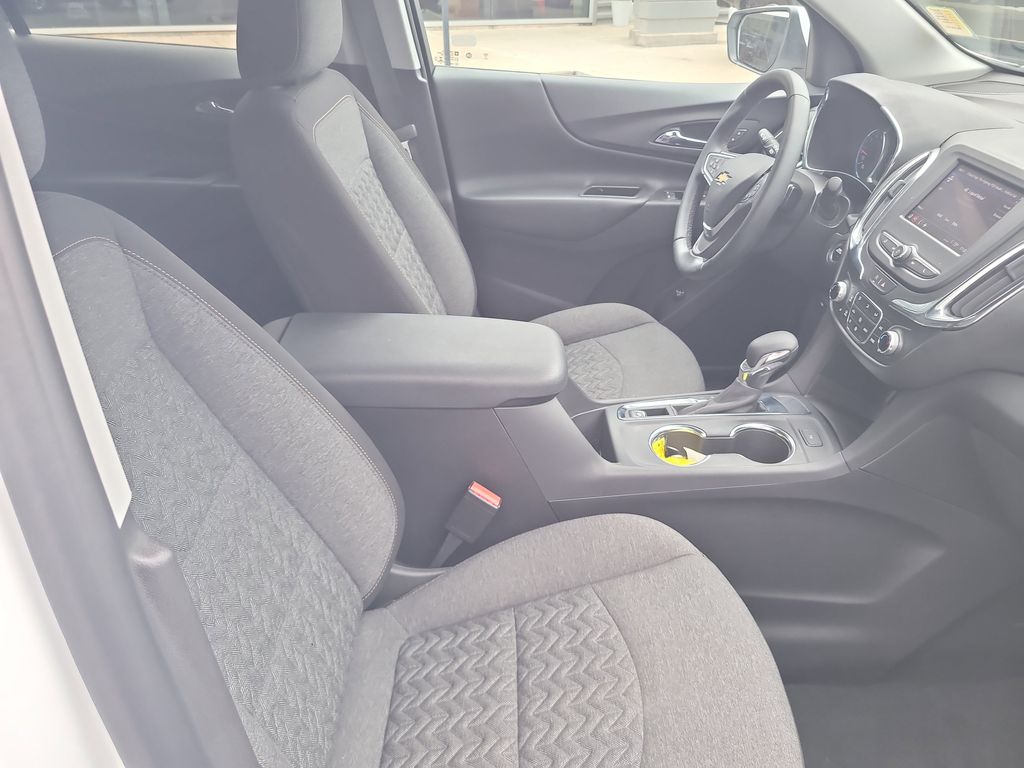 2024 Chevrolet Equinox LT photo 25