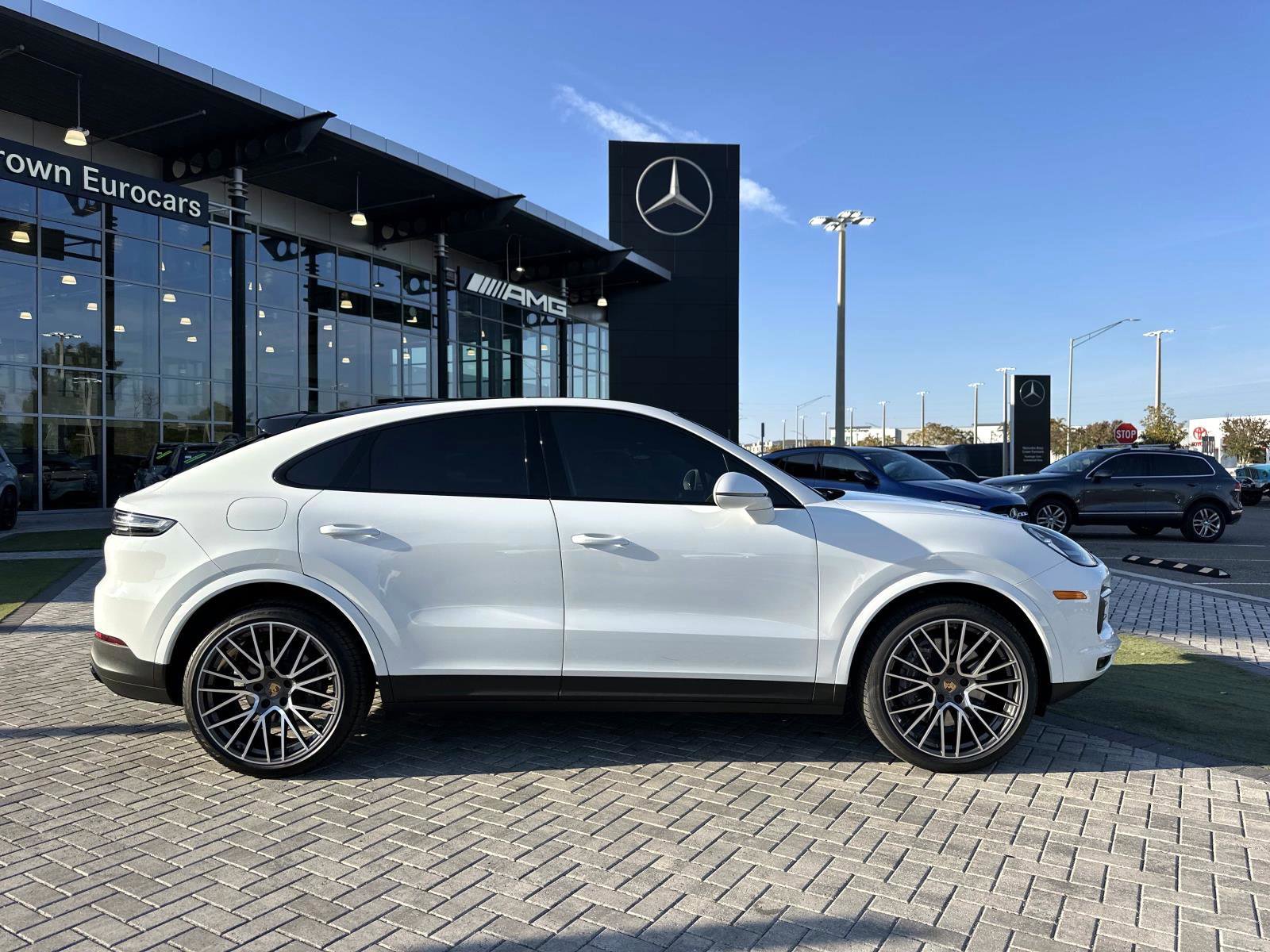 2023 Porsche Cayenne Platinum Edition photo 2