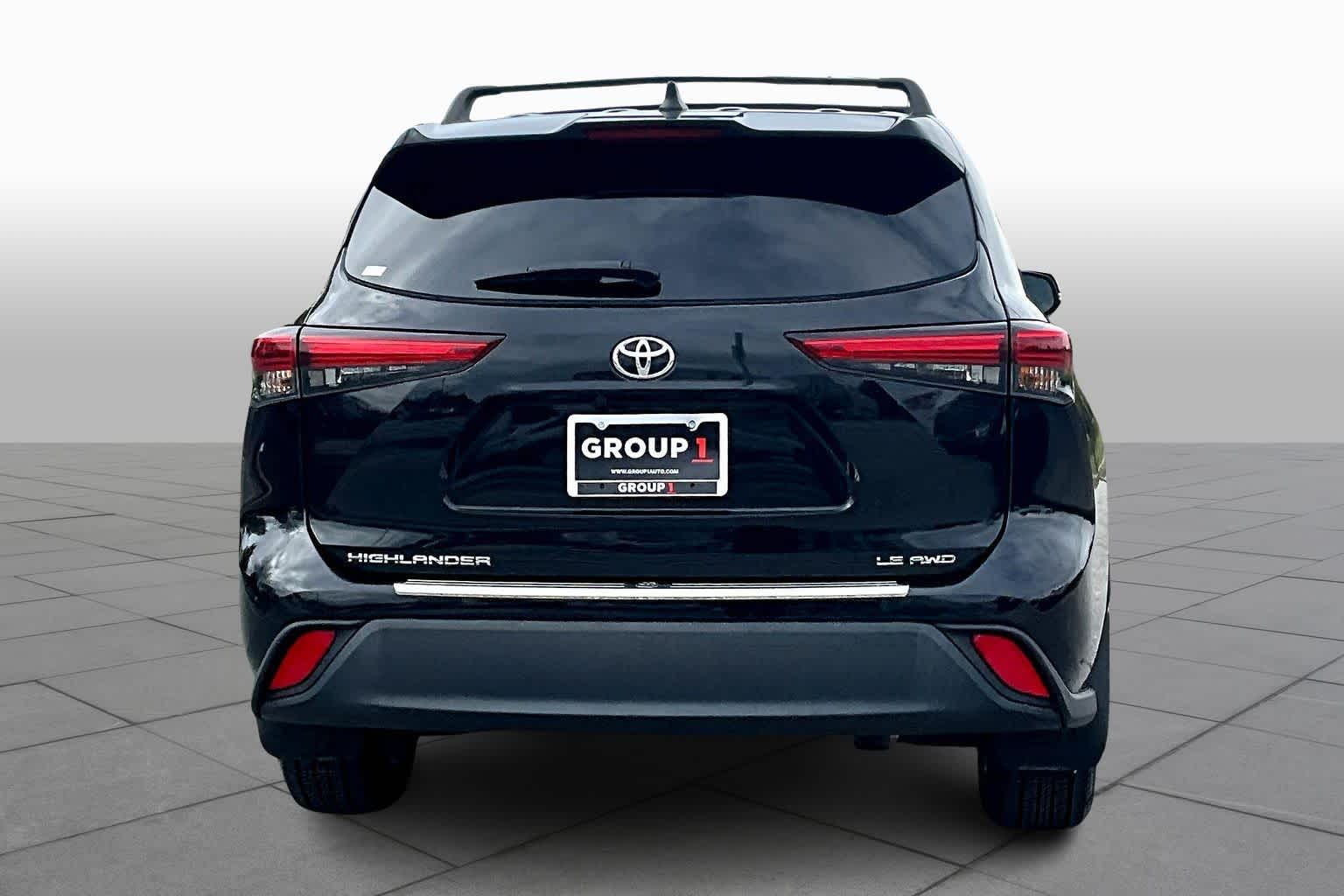 2023 Toyota Highlander LE photo 4