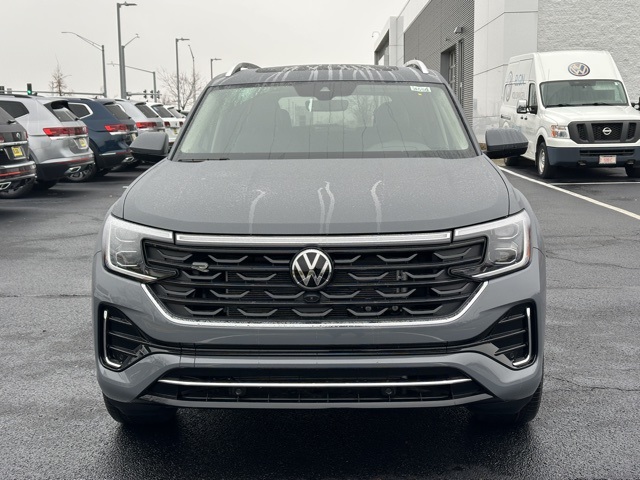 2026 Volkswagen Atlas SEL Premium R-Line photo 2