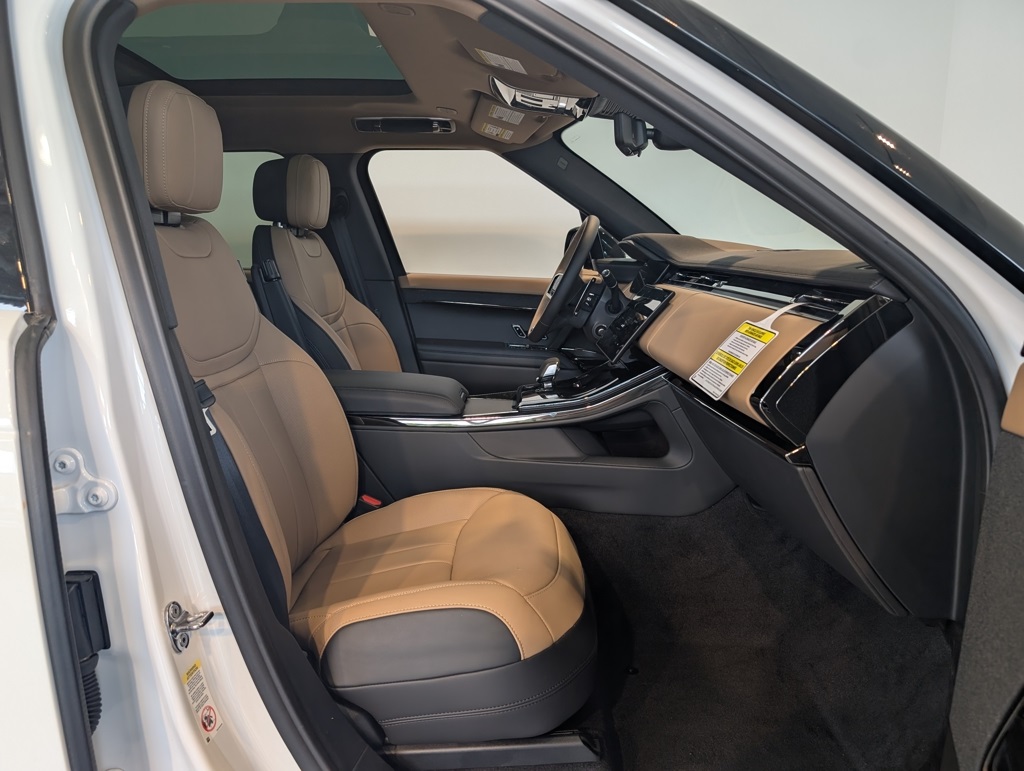 2025 Land Rover Range Rover Sport SE photo 27