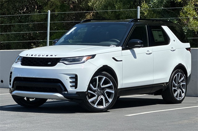 2025 Land Rover Discovery Dynamic SE's photo