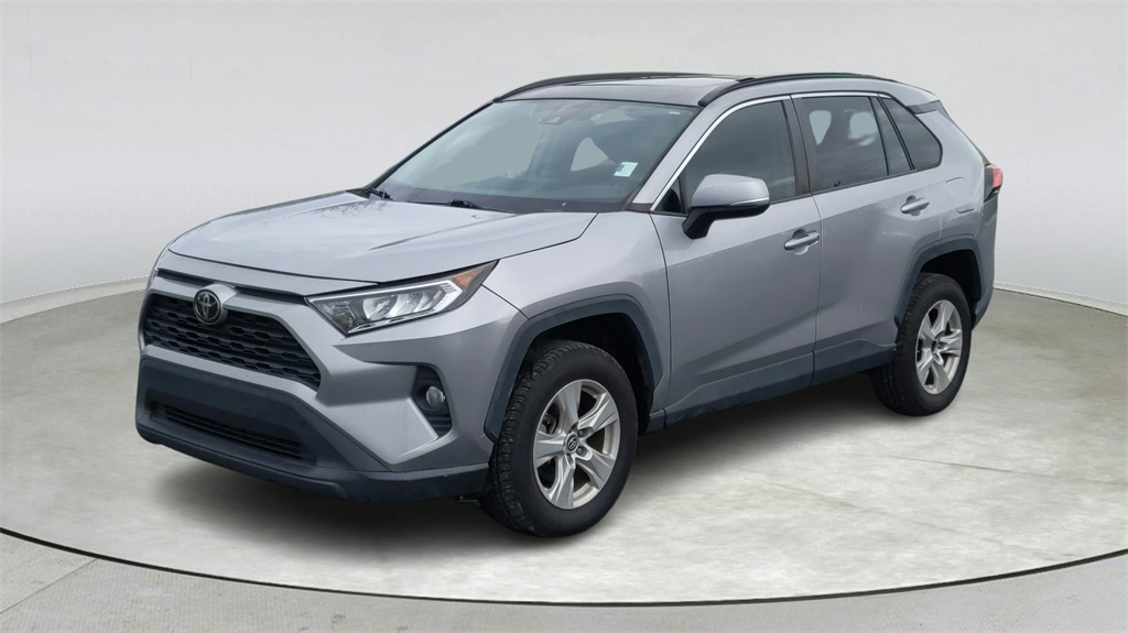 2019 Toyota RAV4 XLE photo 4
