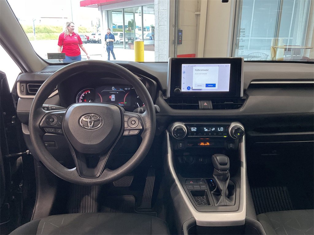 2023 Toyota RAV4 XLE photo 14