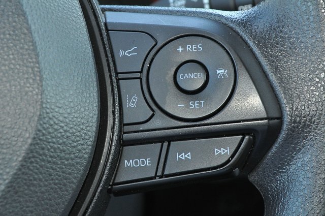 2025 Toyota RAV4 XLE photo 27