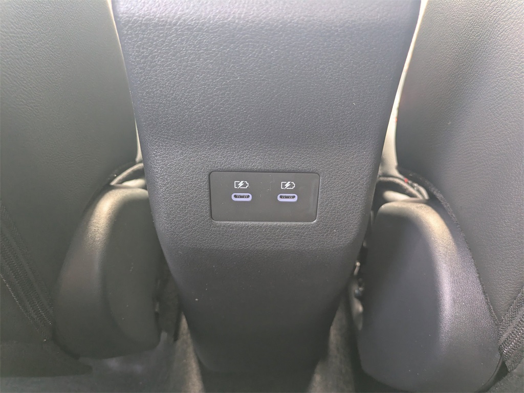 2025 Nissan Kicks SR photo 14