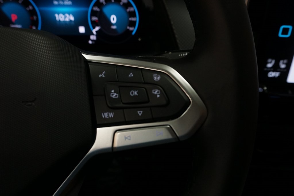2025 Volkswagen Atlas Cross Sport SEL R-Line photo 23