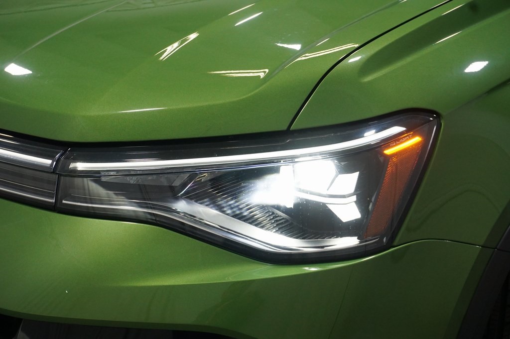2025 Volkswagen Taos SEL photo 22