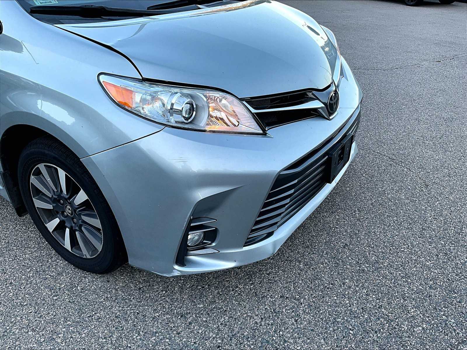2020 Toyota Sienna XLE photo 5