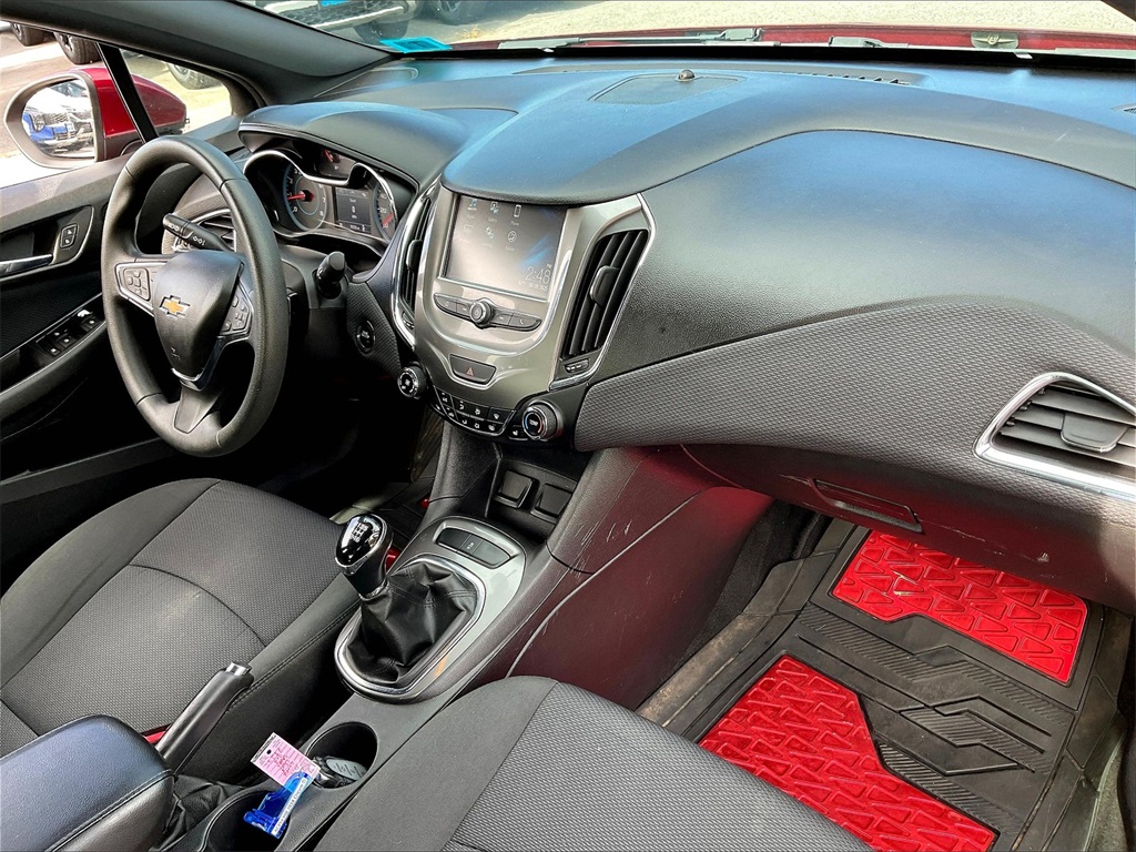 2018 Chevrolet Cruze LT photo 13