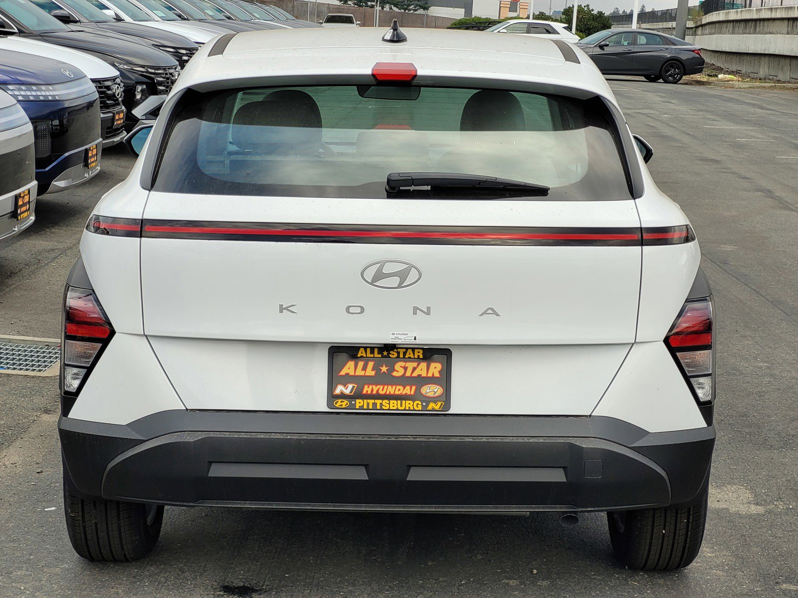 2026 Hyundai Kona SE photo 3