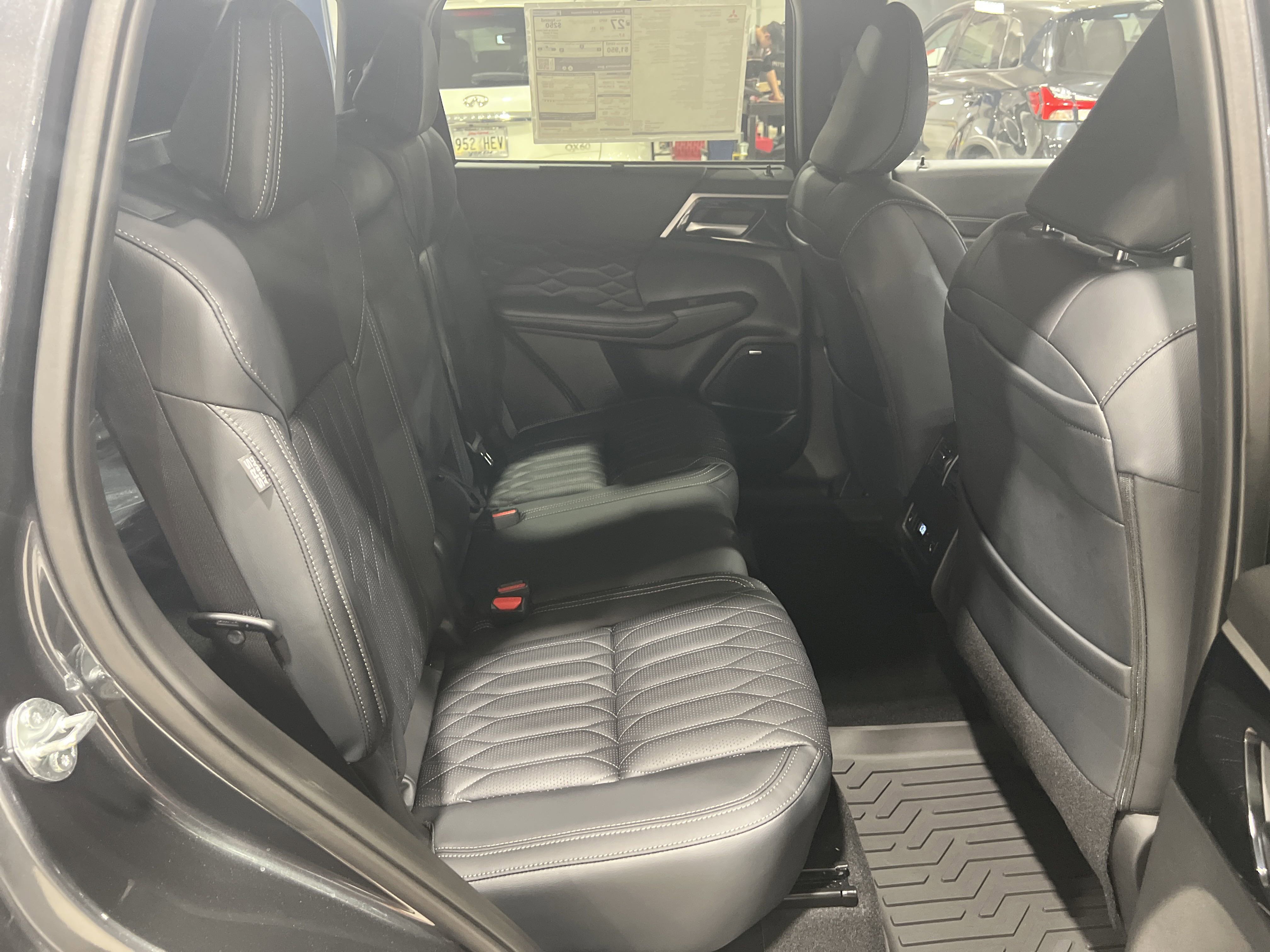 2025 Mitsubishi Outlander SEL photo 14