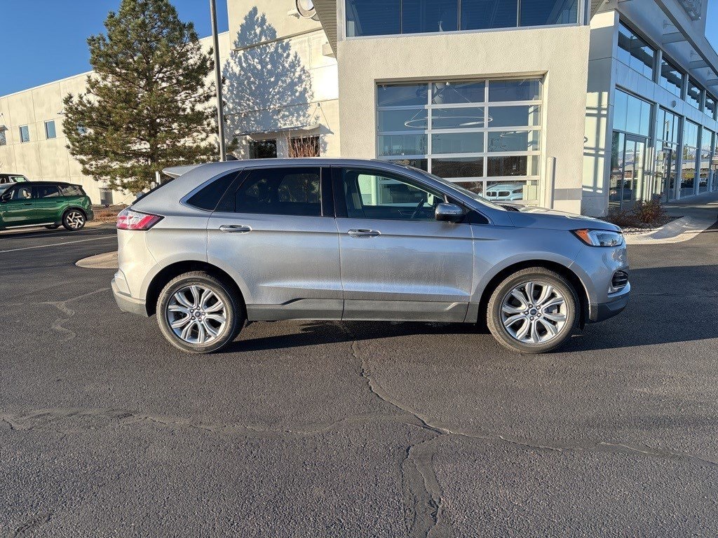 2022 Ford Edge Titanium photo 3