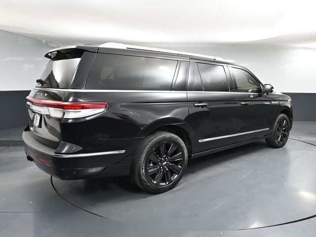 2024 Lincoln Navigator Reserve Luxury Monochromatic photo 3