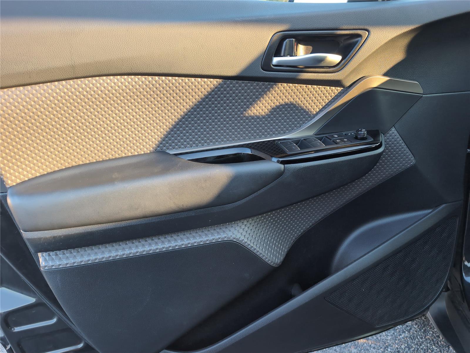 2021 Toyota C-HR LE photo 11
