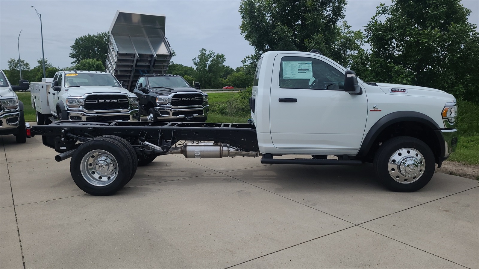 2024 Ram 5500 Tradesman photo 2