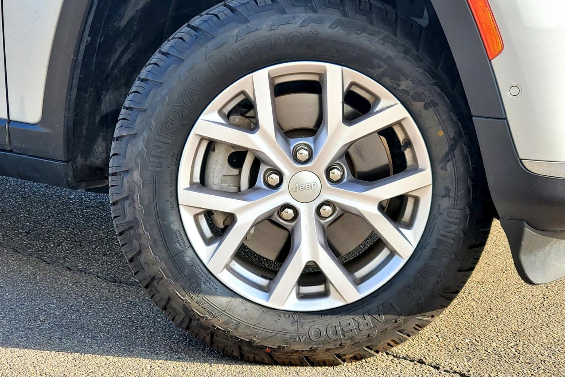 2022 Jeep Grand Cherokee Limited photo 2