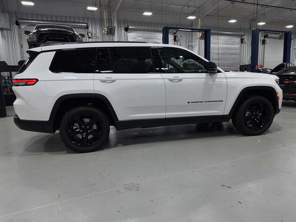 2025 Jeep Grand Cherokee Altitude X photo 13